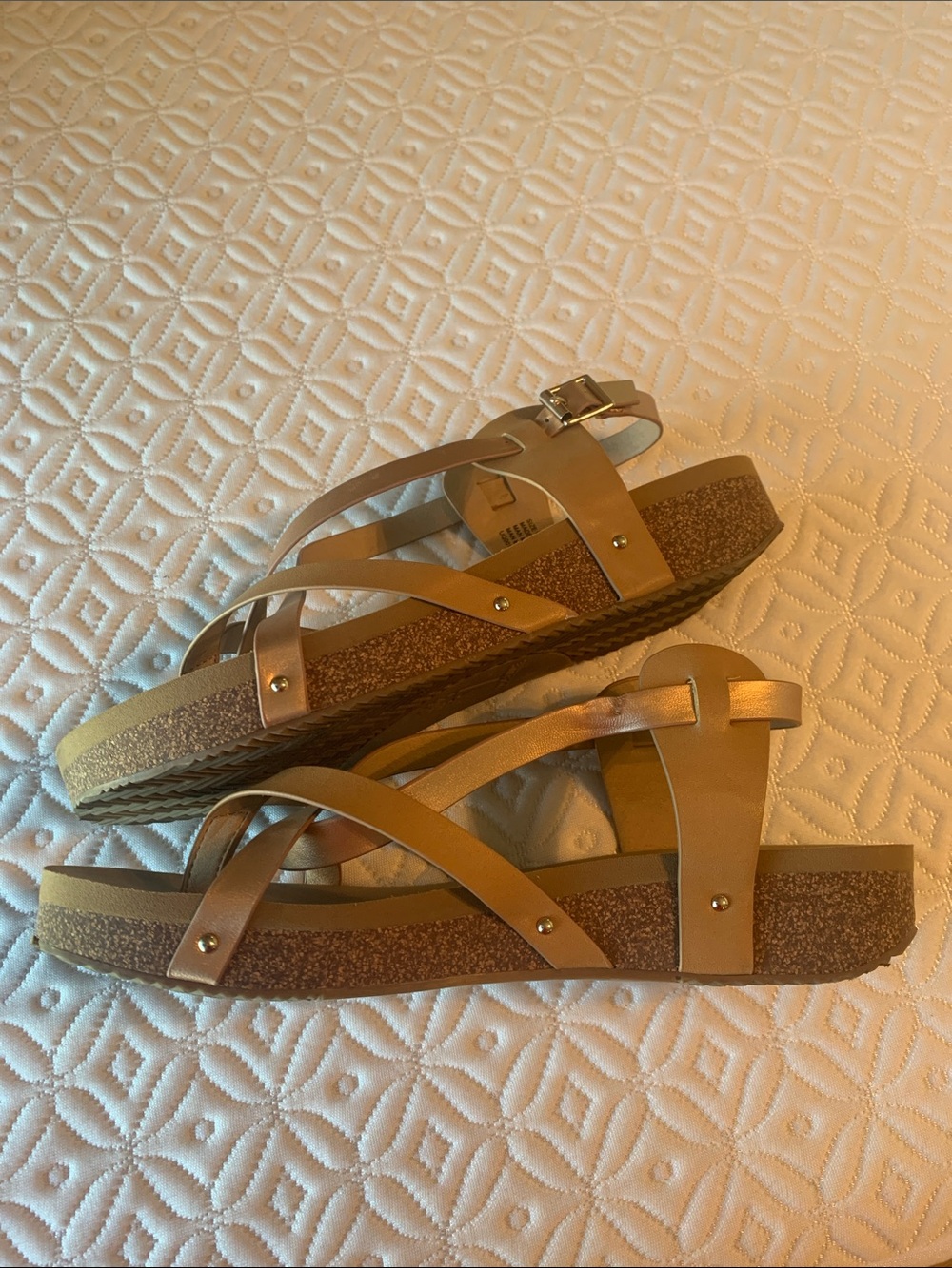 Volatile Metallic Gold Strappy Slingback Sandals size 9-M - Picture 9 of 9